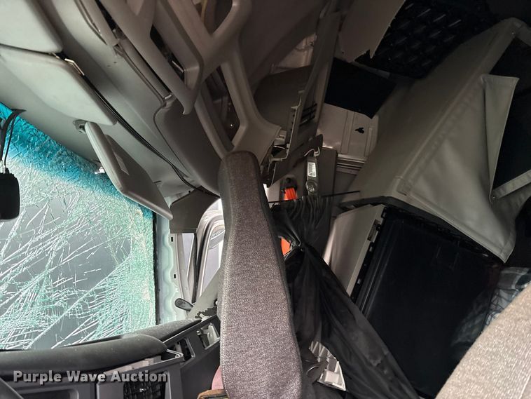 image for item FK1271 2025 Peterbilt 579 semi truck