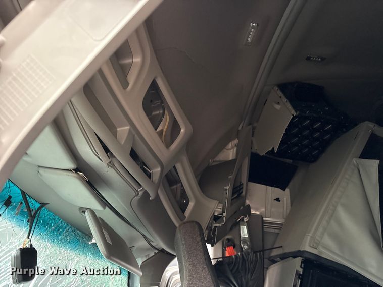 image for item FK1271 2025 Peterbilt 579 semi truck