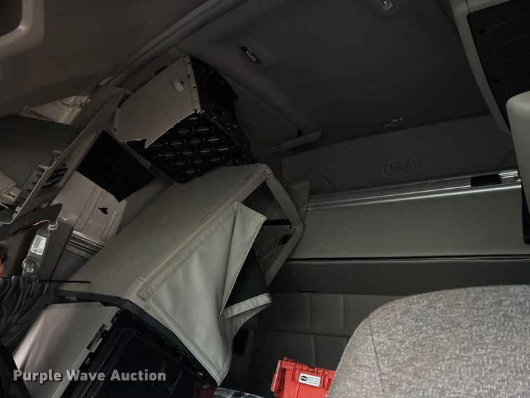 image for item FK1271 2025 Peterbilt 579 semi truck