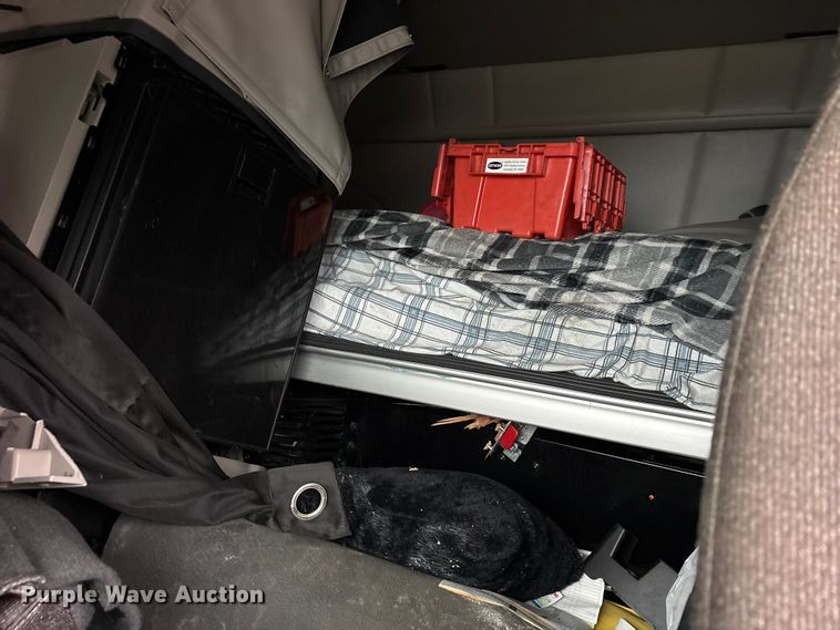 image for item FK1271 2025 Peterbilt 579 semi truck