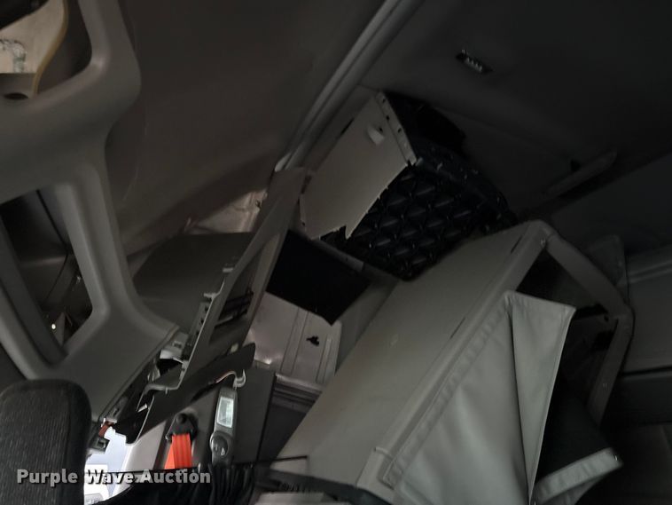 image for item FK1271 2025 Peterbilt 579 semi truck