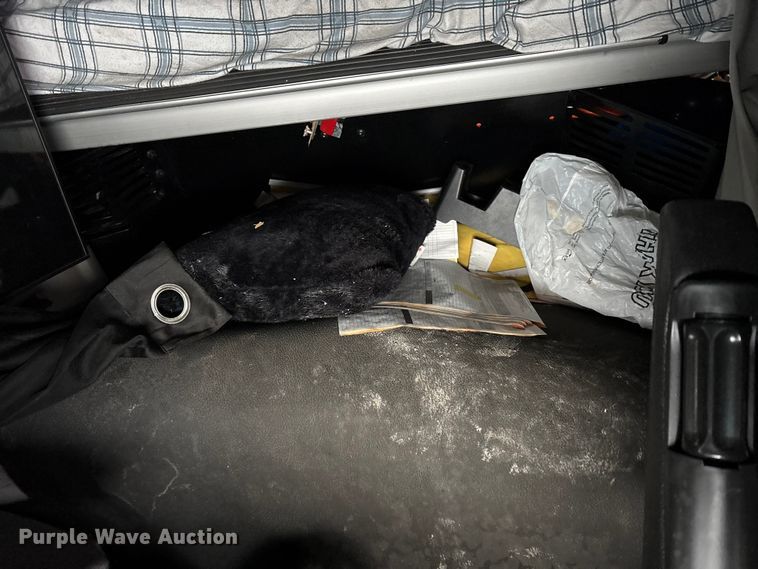 image for item FK1271 2025 Peterbilt 579 semi truck