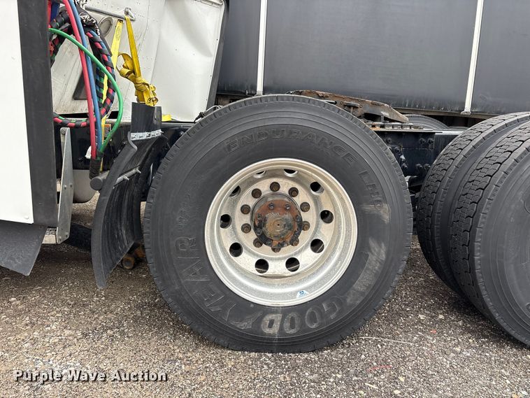 image for item FK1271 2025 Peterbilt 579 semi truck