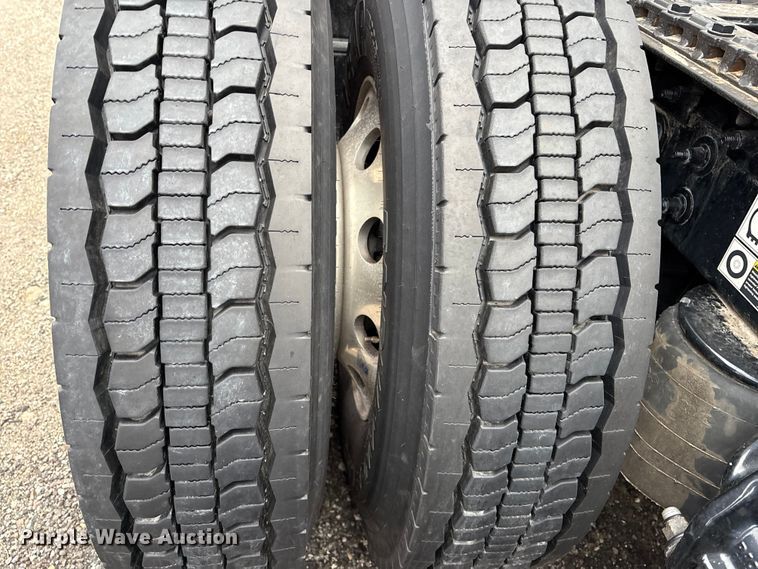 image for item FK1271 2025 Peterbilt 579 semi truck