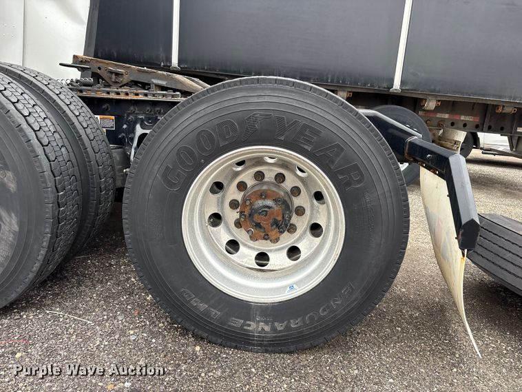 image for item FK1271 2025 Peterbilt 579 semi truck