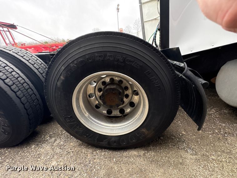 image for item FK1271 2025 Peterbilt 579 semi truck