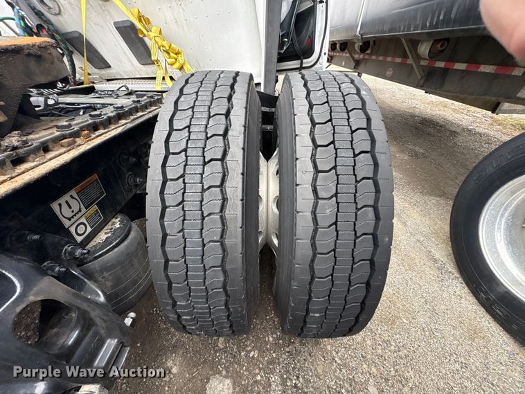 image for item FK1271 2025 Peterbilt 579 semi truck