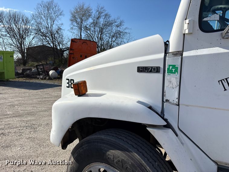 image for item FK1292 1997 Freightliner FL70 box truck