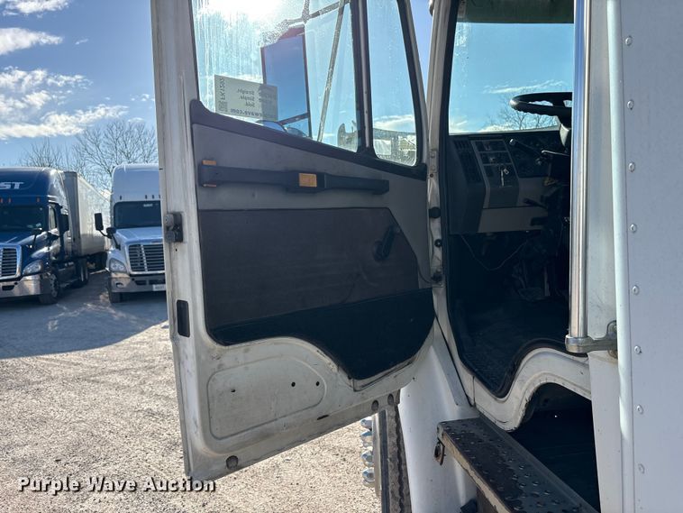 image for item FK1292 1997 Freightliner FL70 box truck