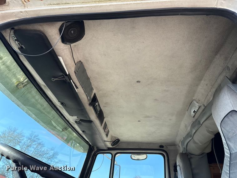 image for item FK1292 1997 Freightliner FL70 box truck