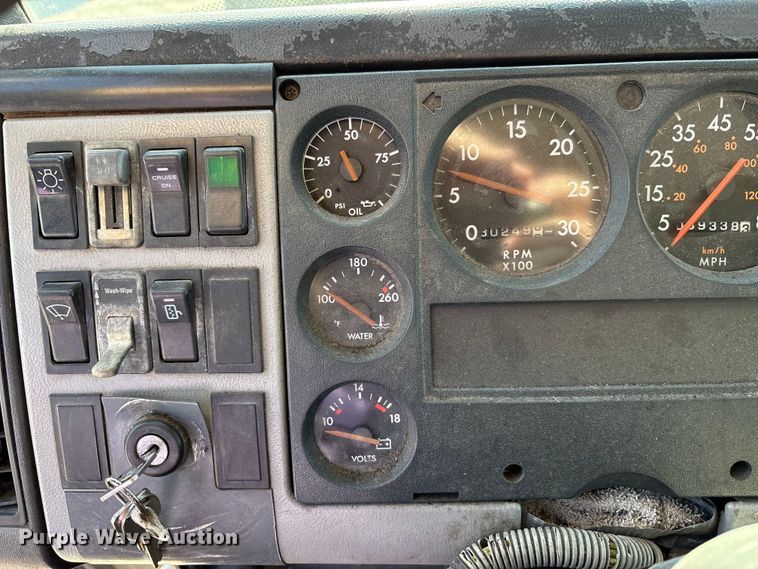 image for item FK1292 1997 Freightliner FL70 box truck