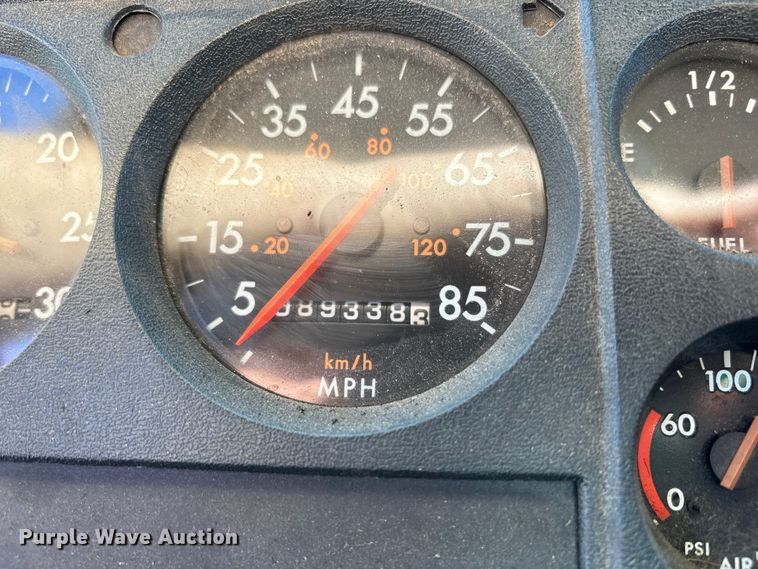 image for item FK1292 1997 Freightliner FL70 box truck