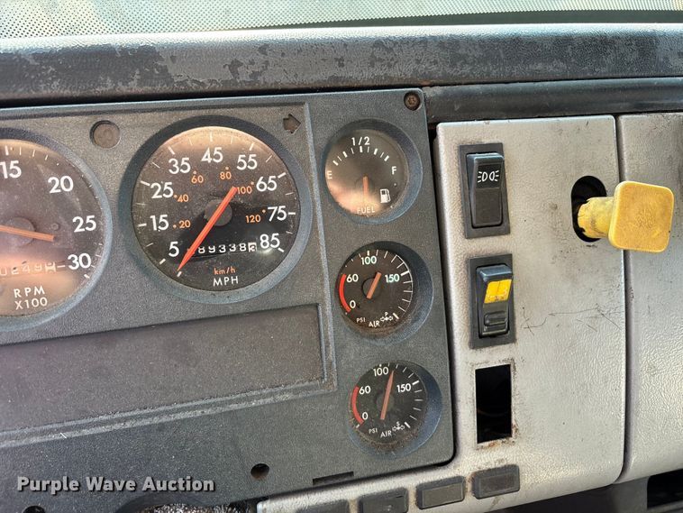 image for item FK1292 1997 Freightliner FL70 box truck