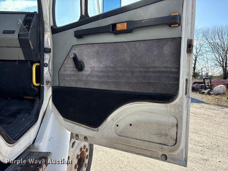 image for item FK1292 1997 Freightliner FL70 box truck