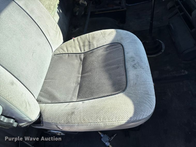 image for item FK1292 1997 Freightliner FL70 box truck