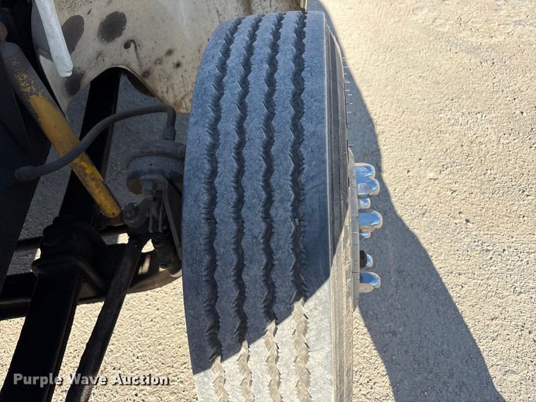 image for item FK1292 1997 Freightliner FL70 box truck