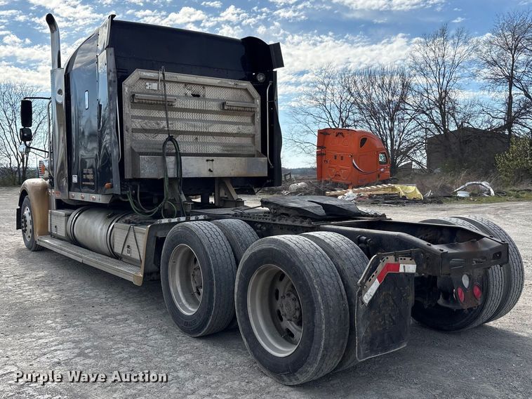 image for item FK1293 2006 Freightliner Coronado semi truck