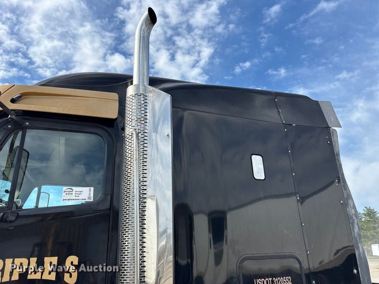 image for item FK1293 2006 Freightliner Coronado semi truck