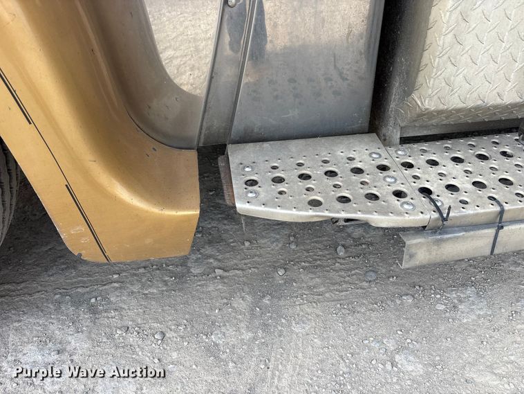 image for item FK1293 2006 Freightliner Coronado semi truck