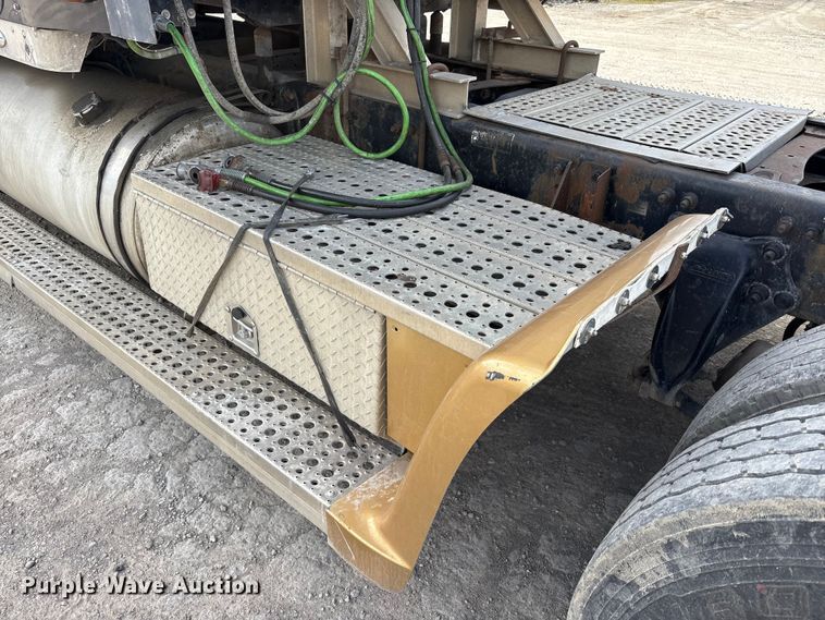 image for item FK1293 2006 Freightliner Coronado semi truck