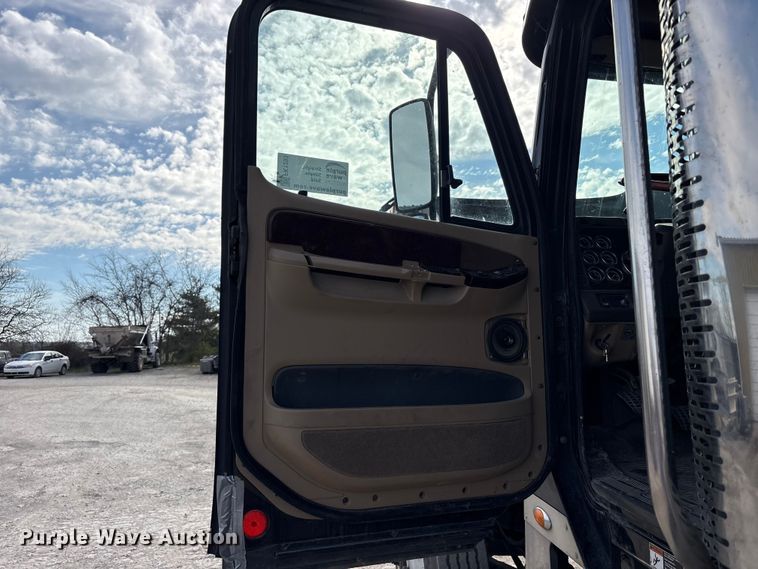 image for item FK1293 2006 Freightliner Coronado semi truck