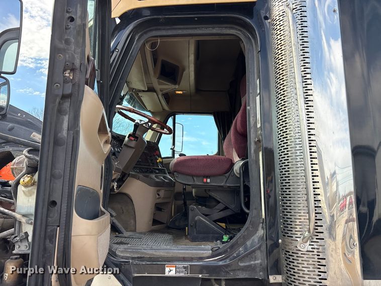 image for item FK1293 2006 Freightliner Coronado semi truck