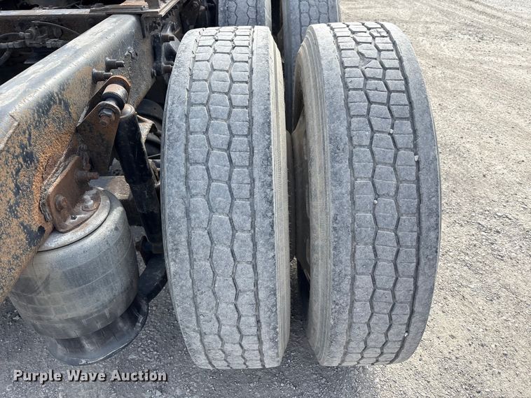 image for item FK1293 2006 Freightliner Coronado semi truck