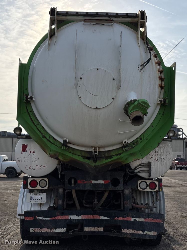 image for item FK1294 2004 Sterling L9500 vacuum truck