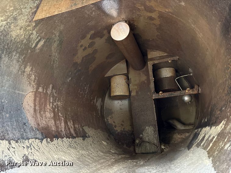 image for item FK1294 2004 Sterling L9500 vacuum truck