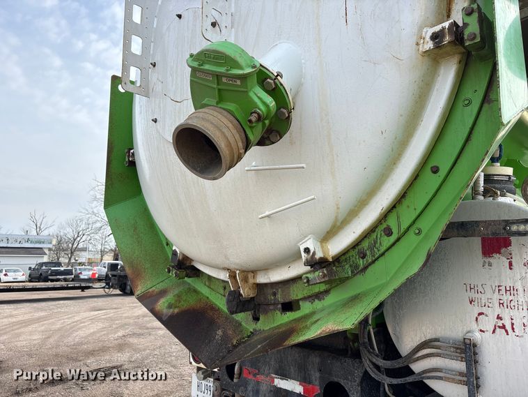 image for item FK1294 2004 Sterling L9500 vacuum truck