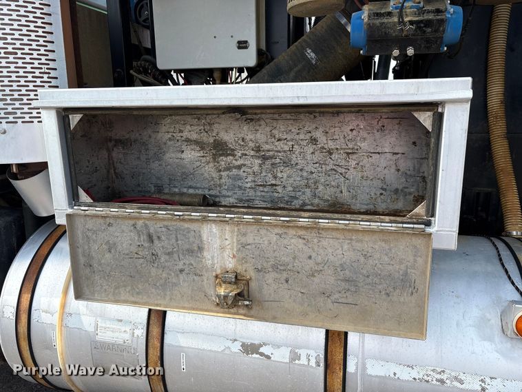 image for item FK1294 2004 Sterling L9500 vacuum truck