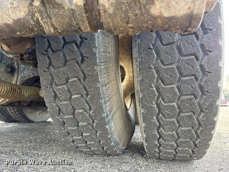 image for item FK1294 2004 Sterling L9500 vacuum truck