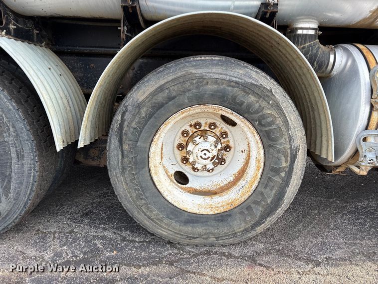 image for item FK1294 2004 Sterling L9500 vacuum truck