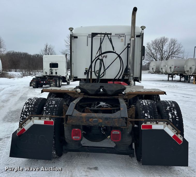 image for item FK1556 2015 Mack CXU613 semi truck