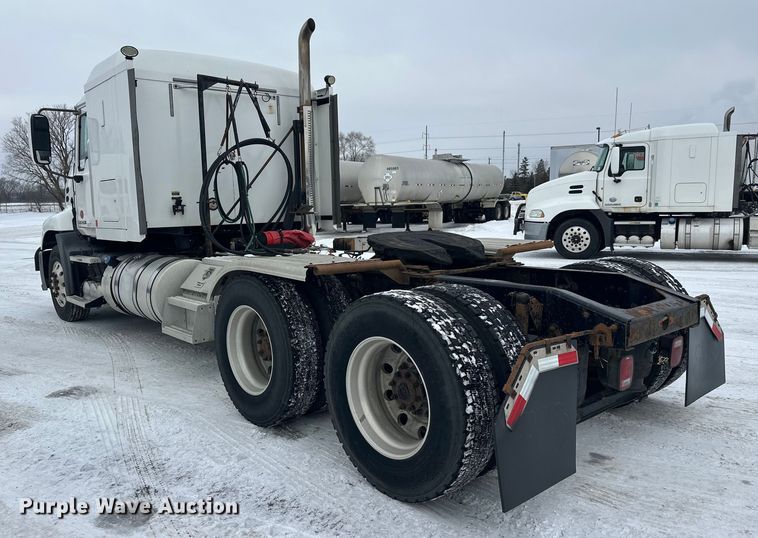 image for item FK1556 2015 Mack CXU613 semi truck