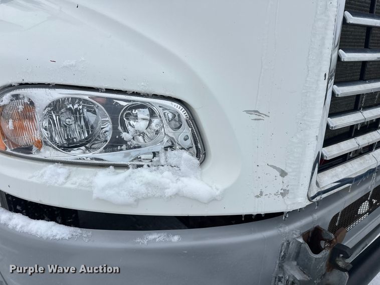 image for item FK1556 2015 Mack CXU613 semi truck