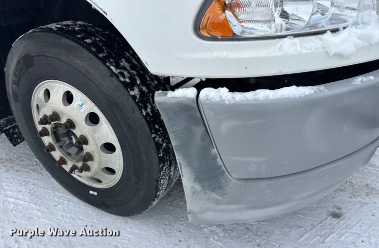 image for item FK1556 2015 Mack CXU613 semi truck