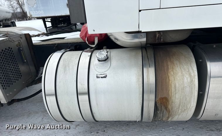 image for item FK1556 2015 Mack CXU613 semi truck