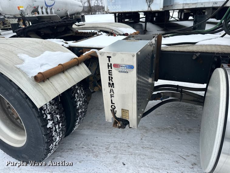 image for item FK1556 2015 Mack CXU613 semi truck