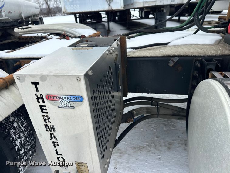 image for item FK1556 2015 Mack CXU613 semi truck