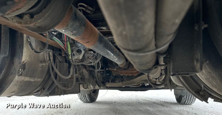 image for item FK1556 2015 Mack CXU613 semi truck