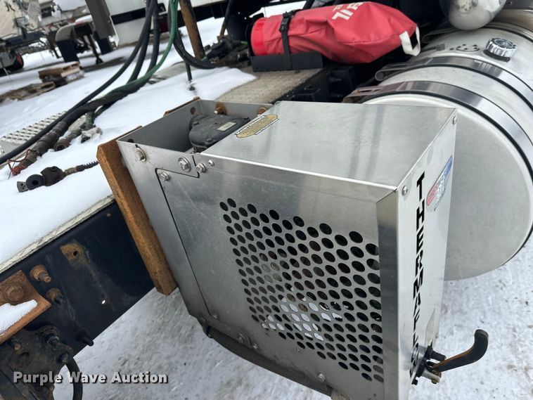 image for item FK1556 2015 Mack CXU613 semi truck