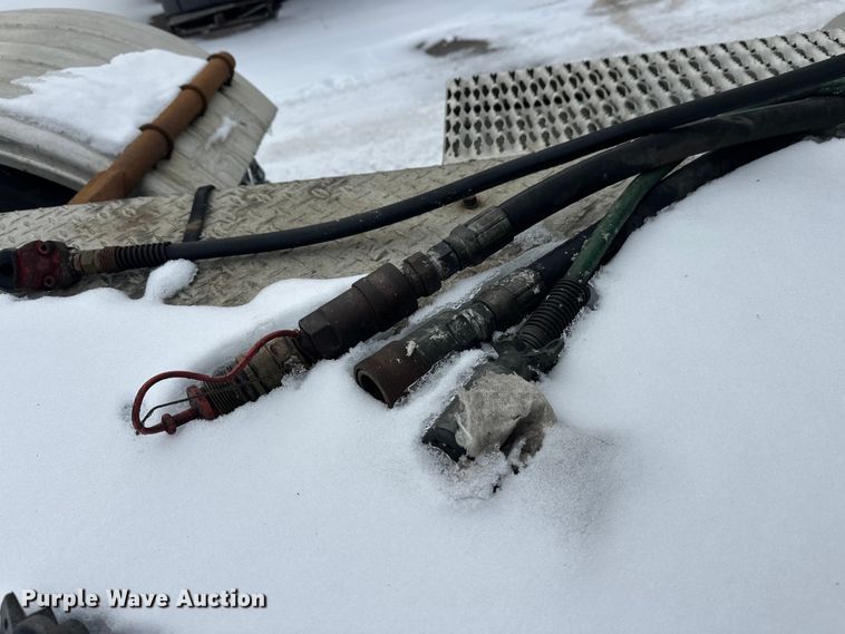 image for item FK1556 2015 Mack CXU613 semi truck