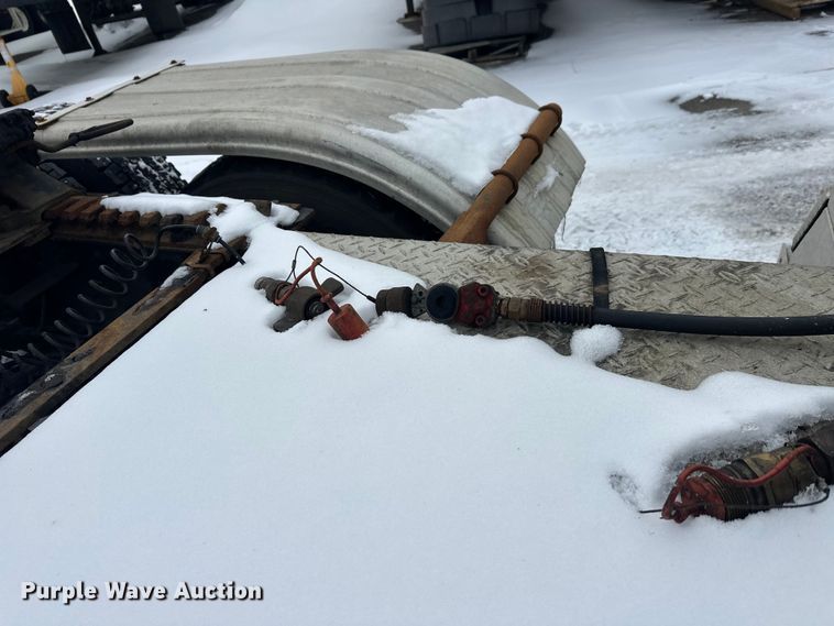 image for item FK1556 2015 Mack CXU613 semi truck