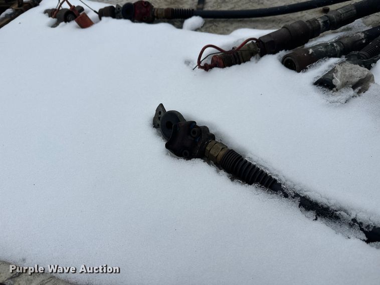 image for item FK1556 2015 Mack CXU613 semi truck