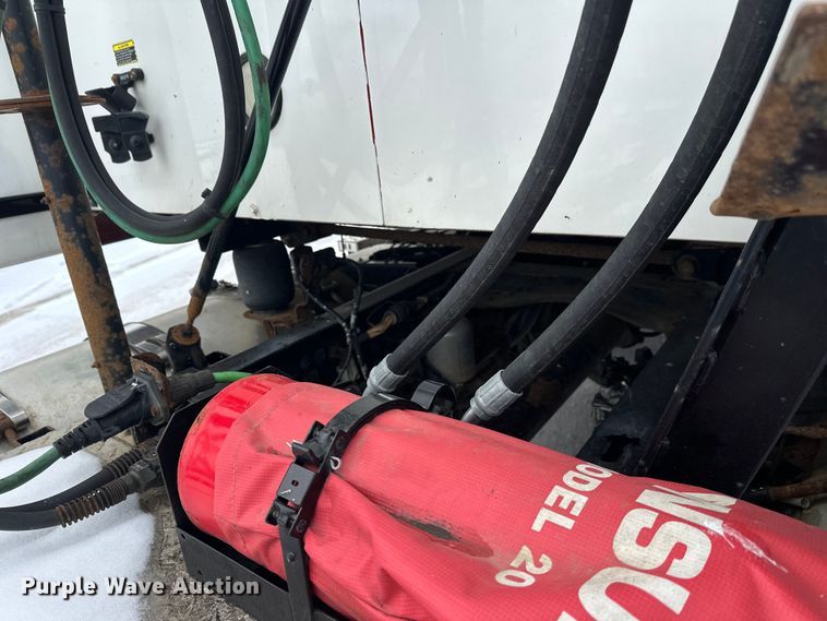 image for item FK1556 2015 Mack CXU613 semi truck