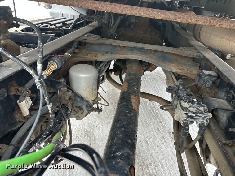 image for item FK1556 2015 Mack CXU613 semi truck