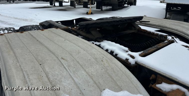 image for item FK1556 2015 Mack CXU613 semi truck