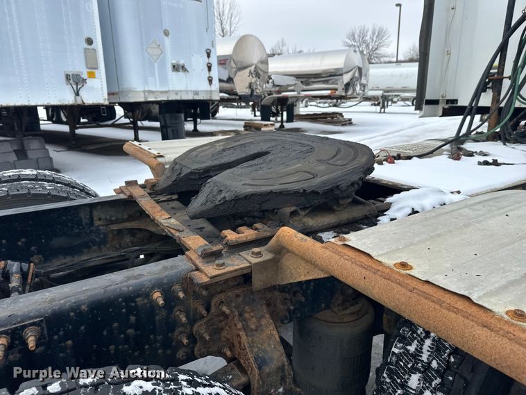 image for item FK1556 2015 Mack CXU613 semi truck