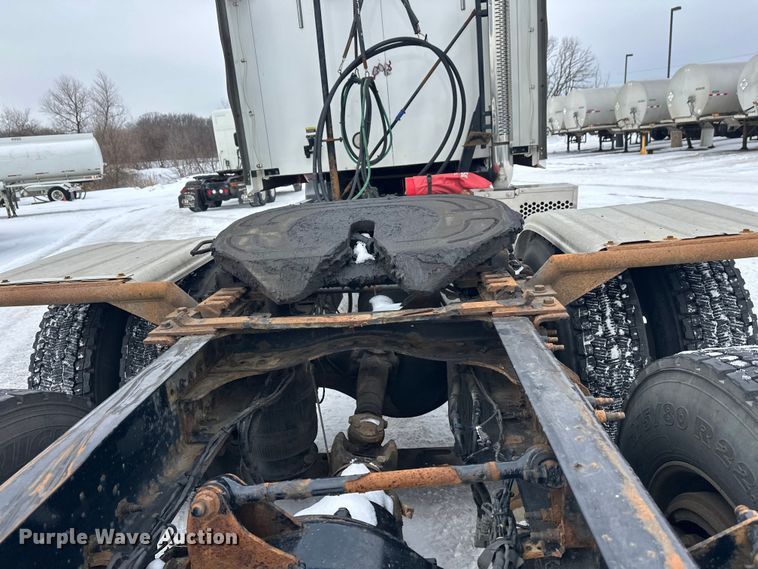 image for item FK1556 2015 Mack CXU613 semi truck